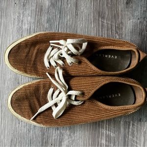 Women’s size 7.5 casual shoe